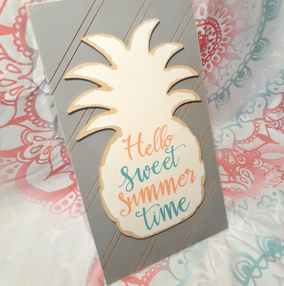 Pineapple Hangable Wood Sign